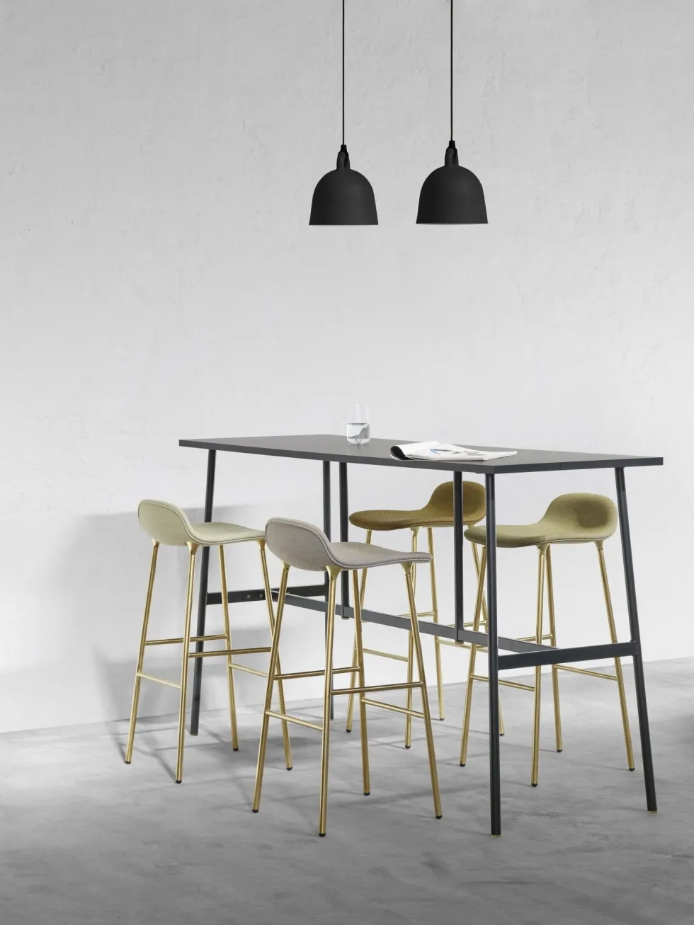 Tabouret de bar en laiton et pp gris 65 cm Form - Normann Copenhagen
