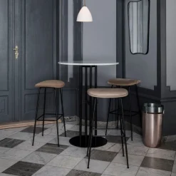 Tabouret de bar en métal noir et cuir nubuck Beetle - Gubi