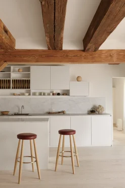 Tabouret de bar en noyer huilé et assise en cuir thor 307 35x68cm CH58 - Carl Hansen & Søn