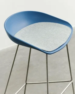 Tabouret de bar en plastique recyclé bleu azure et pieds en acier 75 cm AAS 38 2.0 - HAY