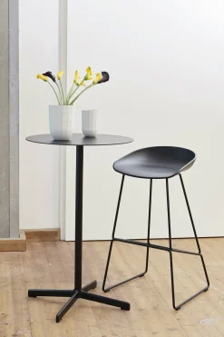Tabouret de bar en plastique recyclé noir et pieds en acier noir 75 cm AAS 38 2.0 - HAY