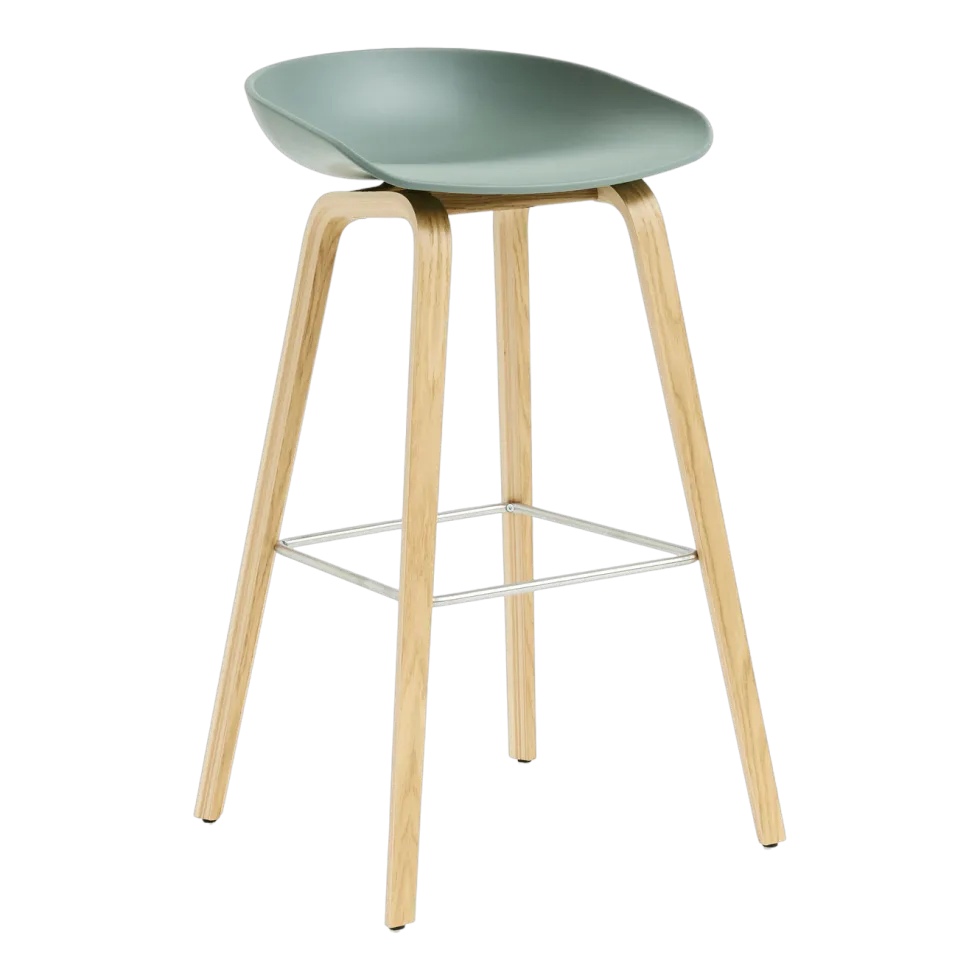 Tabouret de bar en plastique recyclé vert automne et pieds en chêne 75 cm AAS 32 2.0 - HAY