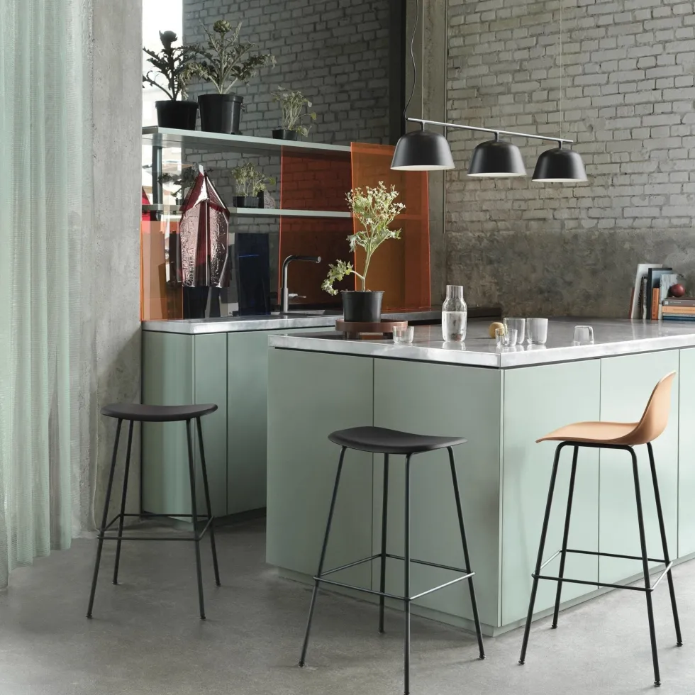 Tabouret de bar ocre piétement en chêne naturel 65 cm Fiber - Muuto
