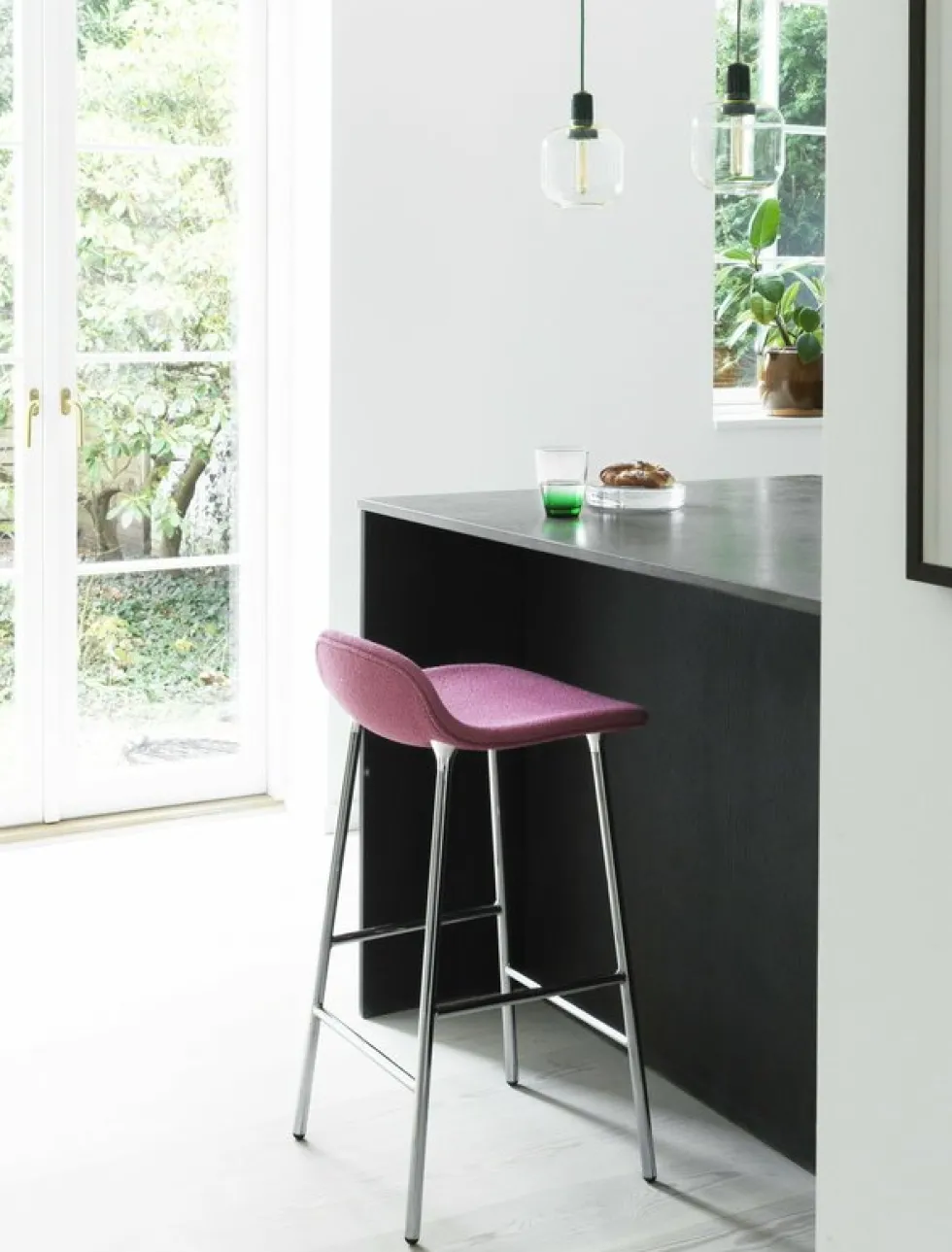 Tabouret en chrome et pp vert 65 cm Form - Normann Copenhagen