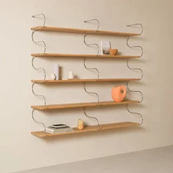 Étagère murale en chêne et métal noir 160x145cm Onda - Schneid Studio
