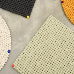 Tapis à boules de feutre anthracite 160 cm Big One - myfelt