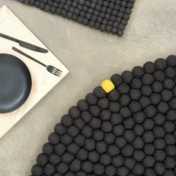 Tapis à boules de feutre anthracite 160 cm Big One - myfelt