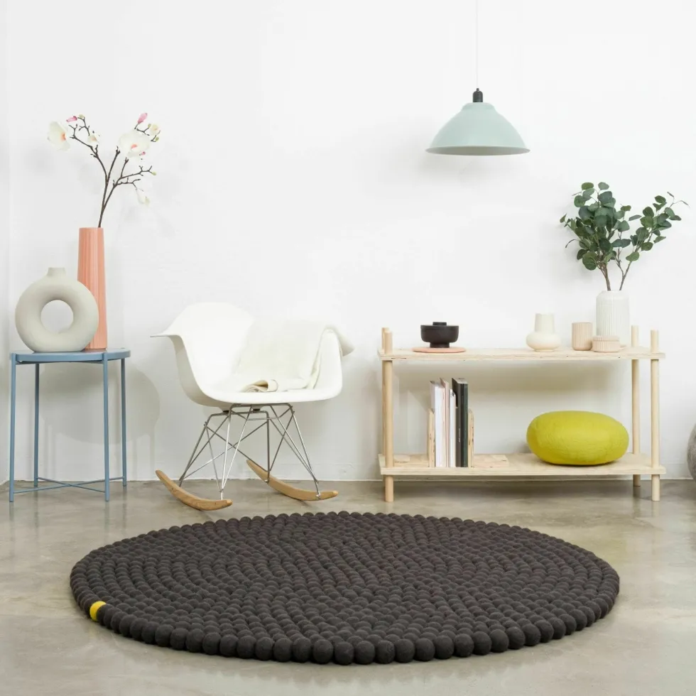 Tapis à boules de feutre anthracite 140 cm Big One - myfelt