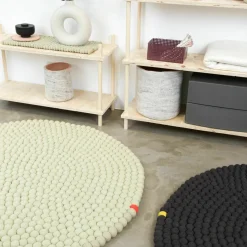 Tapis à boules de feutre anthracite 140 cm Big One - myfelt