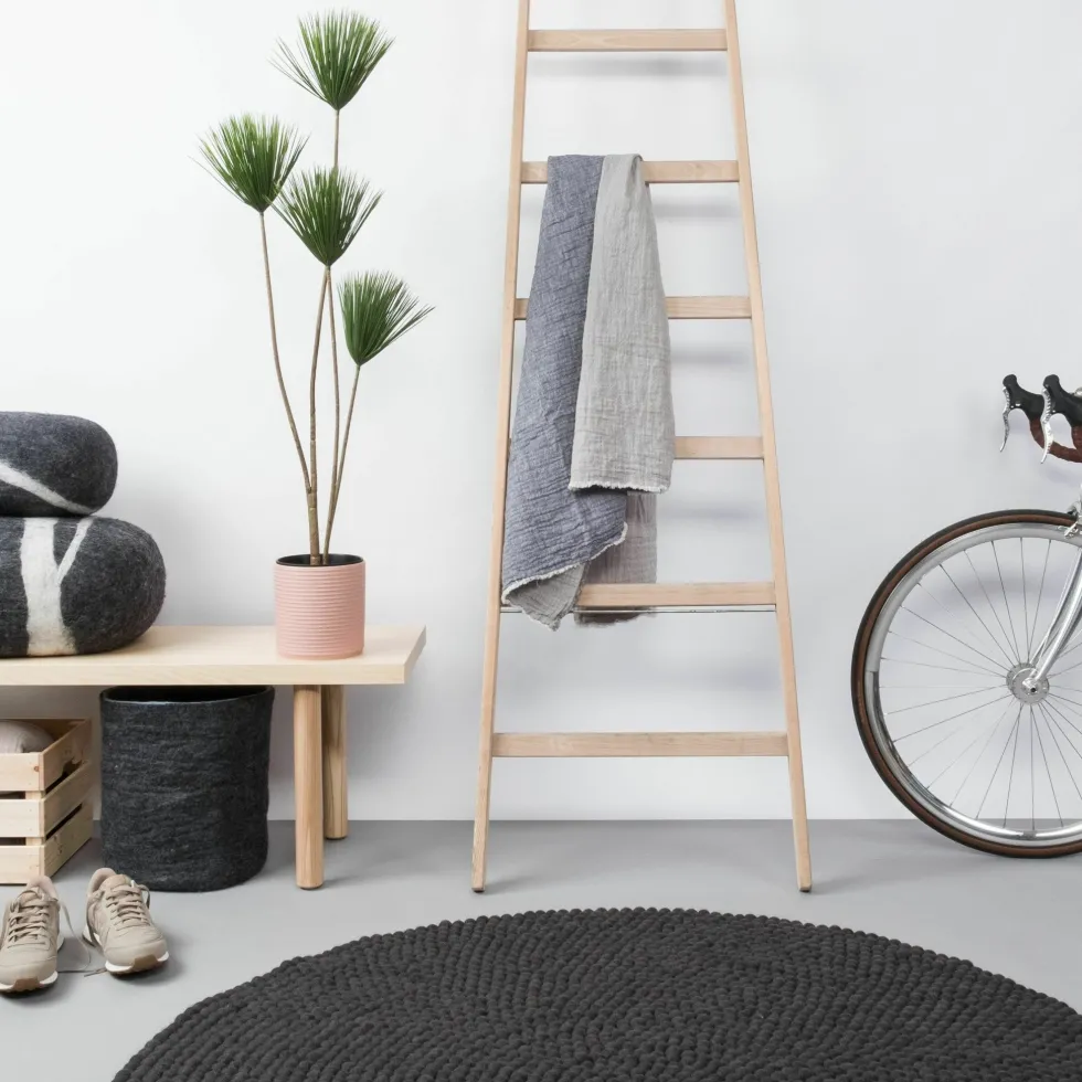 Tapis à boules de feutre anthracite 180 cm Kuno - myfelt