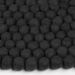 Tapis à boules de feutre anthracite 120 cm Kuno - myfelt