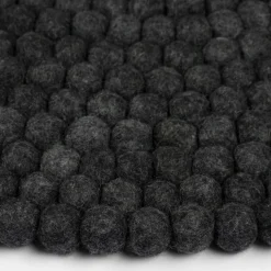 Tapis à boules de feutre anthracite marbré 180 cm Hugo - myfelt