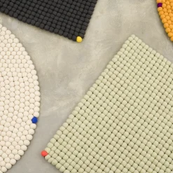 Tapis à boules de feutre beige 250 cm Big One - myfelt