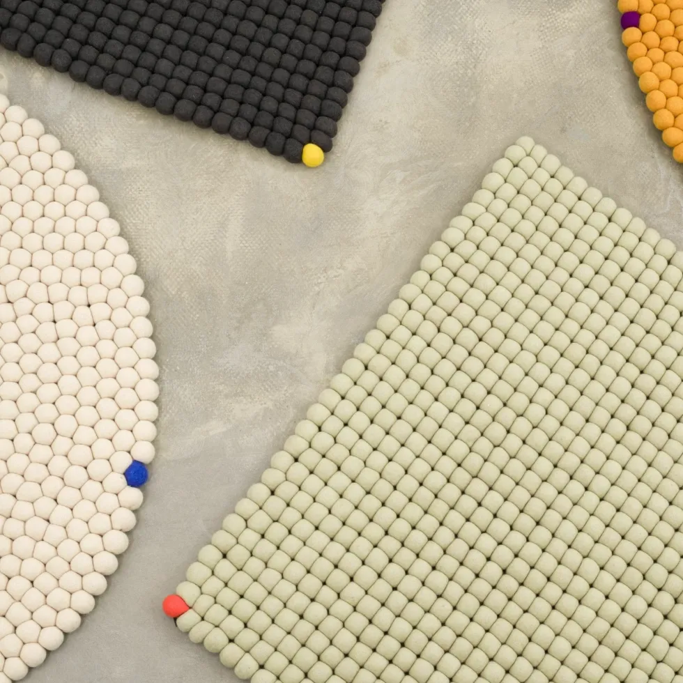 Tapis à boules de feutre beige 90 cm Big One - myfelt