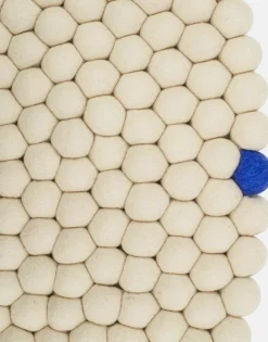 Tapis à boules de feutre beige 200 cm Big One - myfelt