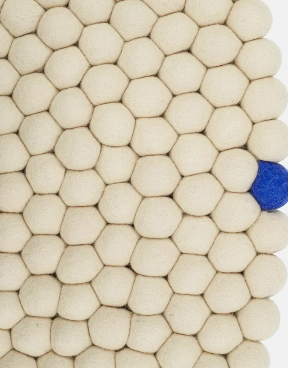 Tapis à boules de feutre beige 200 cm Big One - myfelt