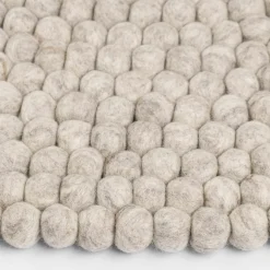 Tapis à boules de feutre beige marbré 140 cm Béla - myfelt