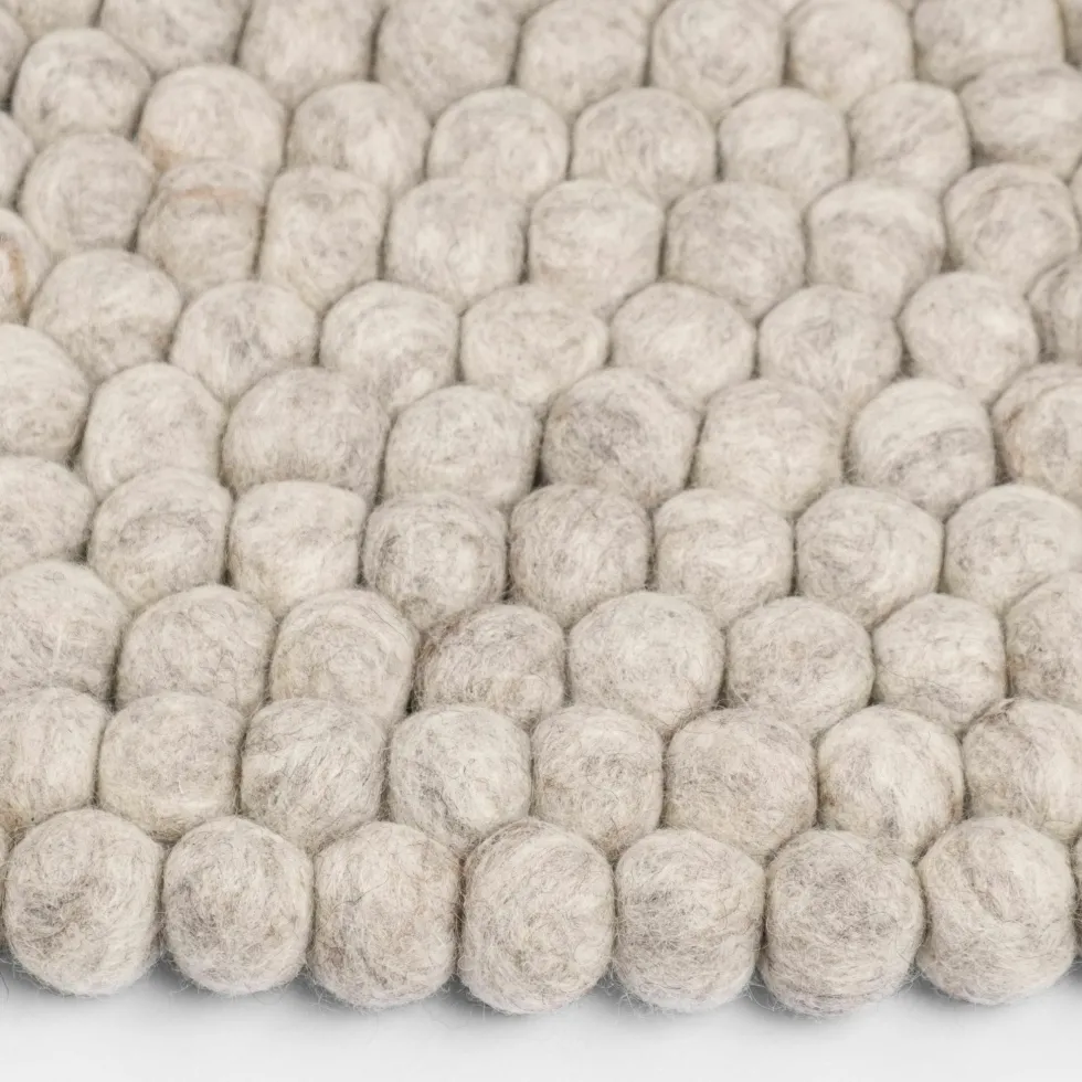 Tapis à boules de feutre beige marbré 180 cm Béla - myfelt