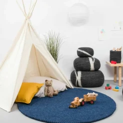 Tapis à boules de feutre bleu foncé 250 cm Alva - myfelt