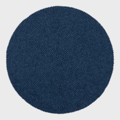 Tapis à boules de feutre bleu foncé 250 cm Alva - myfelt