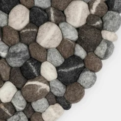 Tapis à boules de feutre effet pierre 300 cm Hardy - myfelt