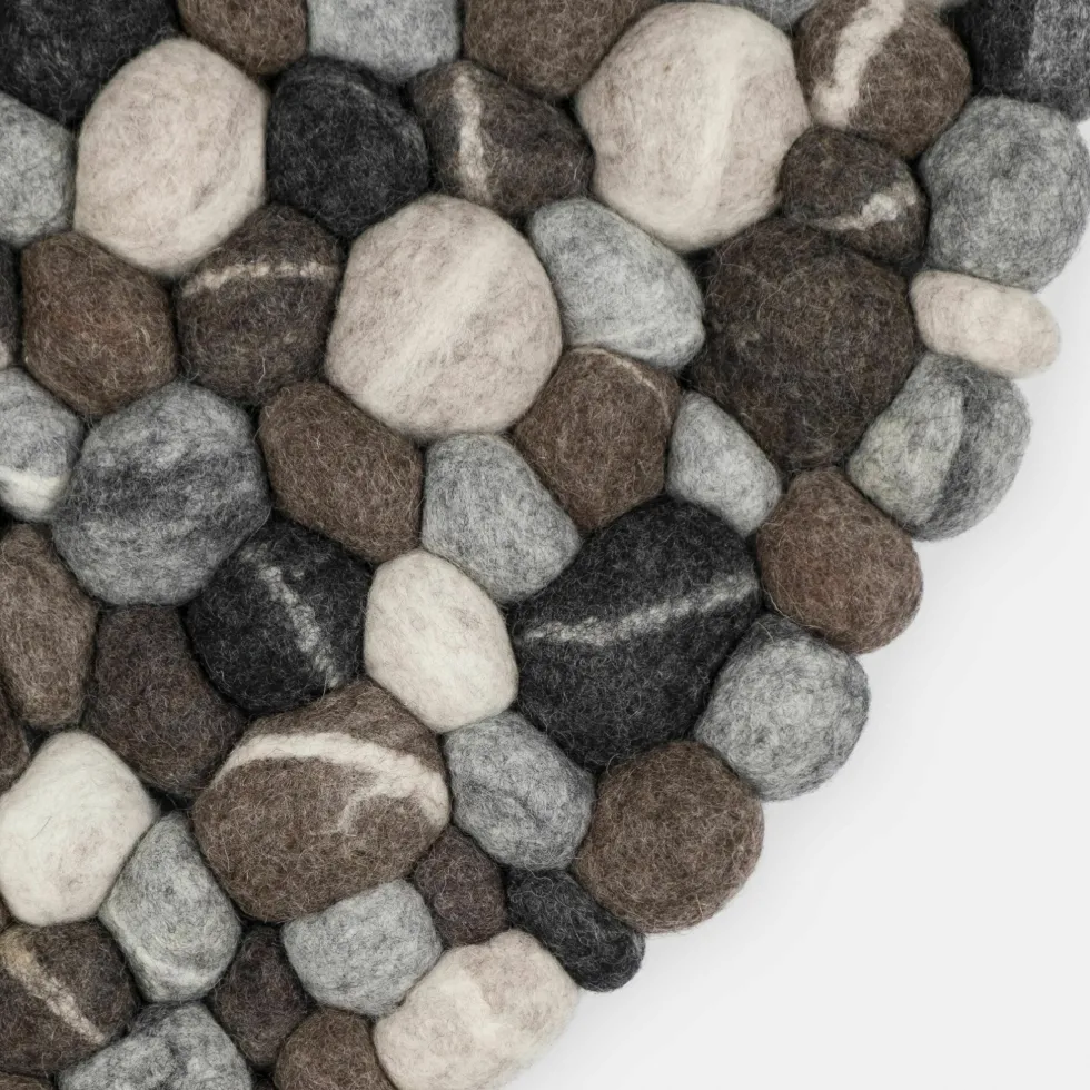 Tapis à boules de feutre effet pierre 300 cm Hardy - myfelt