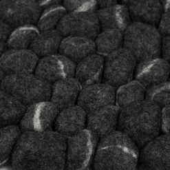 Tapis à boules de feutre effet pierre foncé 300 cm Kurt - myfelt