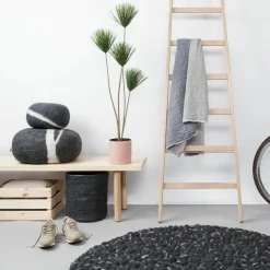 Tapis à boules de feutre effet pierre foncé 300 cm Kurt - myfelt
