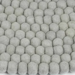 Tapis à boules de feutre gris 70 cm Luis - myfelt