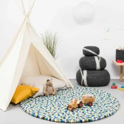 Tapis à boules de feutre multicolore bleu et vert 140 cm Fritz - myfelt