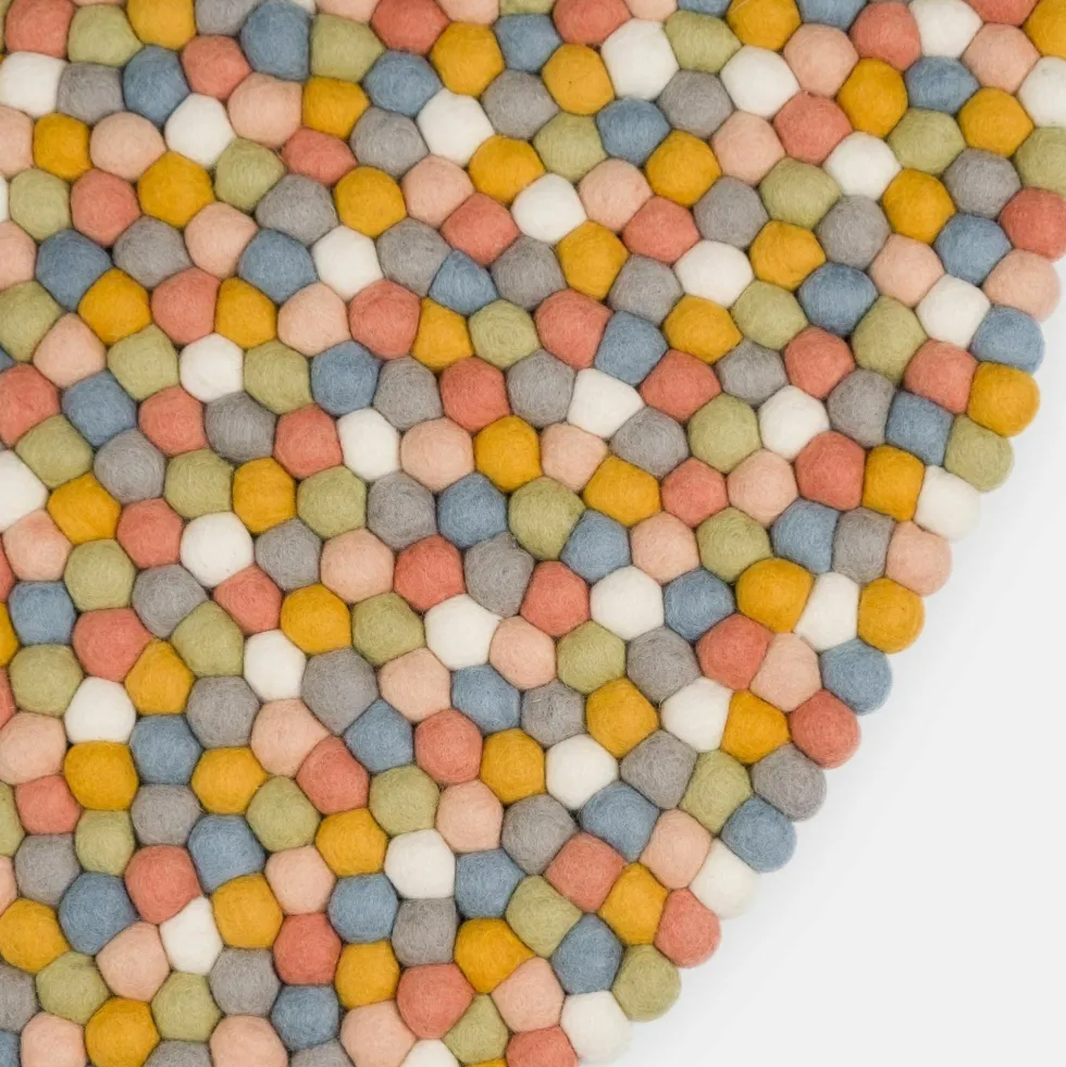 Tapis à boules de feutre multicolore clair 160 cm Liese - myfelt