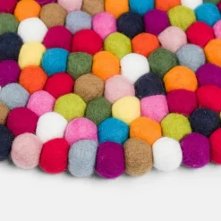 Tapis à boules de feutre multicolore 250 cm Lotte - myfelt