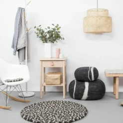 Tapis à boules de feutre multicolore naturel foncé 50 cm Néla - myfelt