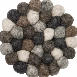 Tapis à boules de feutre multicolore naturel foncé 50 cm Néla - myfelt