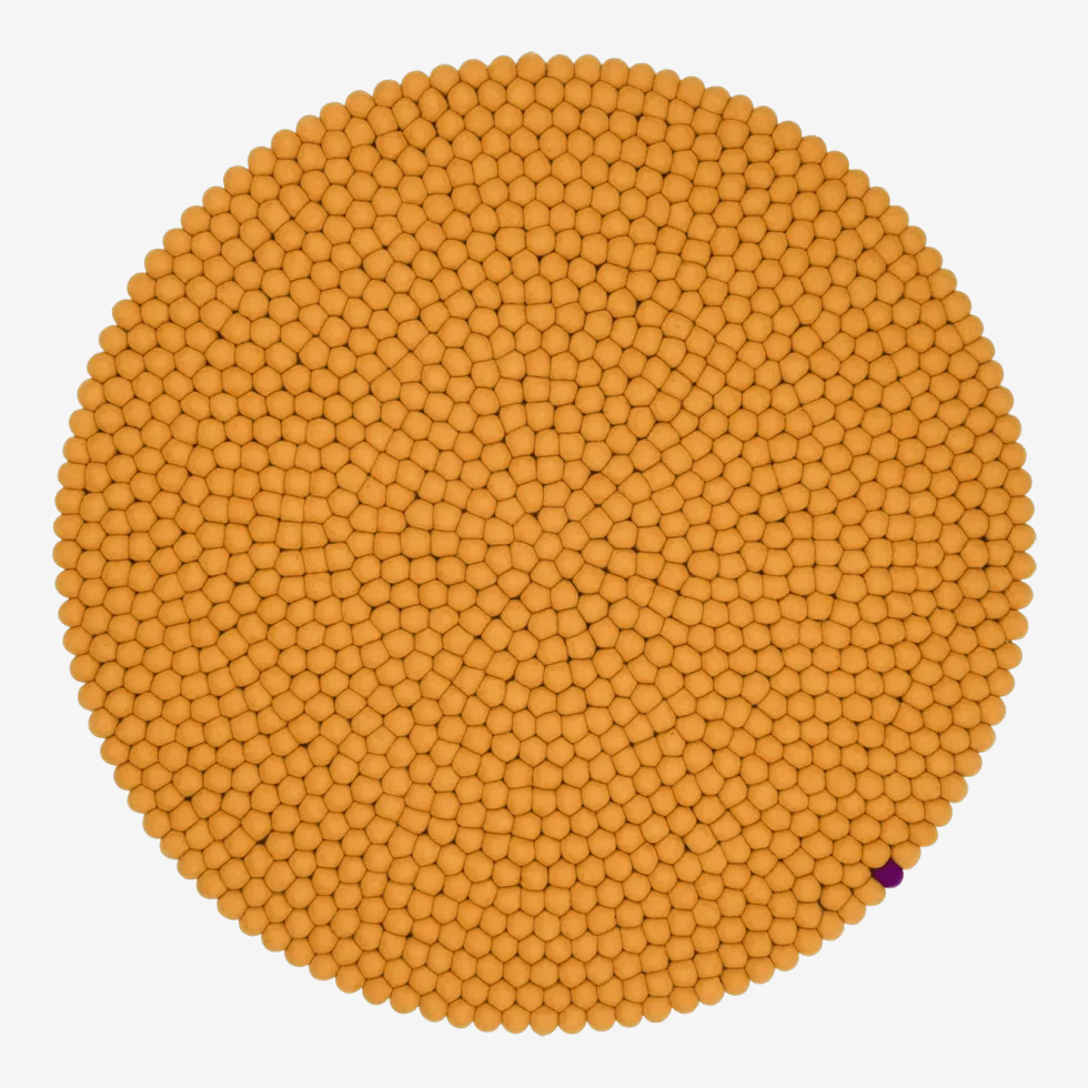 Tapis à boules de feutre ocre 50 cm Big One - myfelt