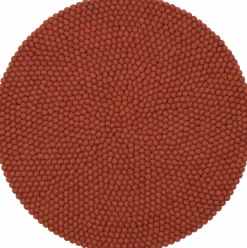 Tapis à boules de feutre rouge brique 70 cm Lora - myfelt