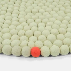 Tapis à boules de feutre vert-beige 90 cm Big One - myfelt