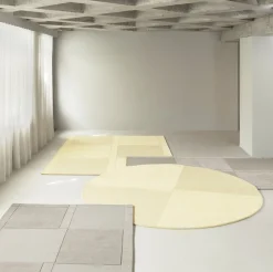 Tapis rond en laine tufté à la main damier jaune clair 280cm Level - Normann Copenhagen