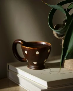 Tasse à café en céramique marron à pois 150ml Zina Atelier Forma - Nordal