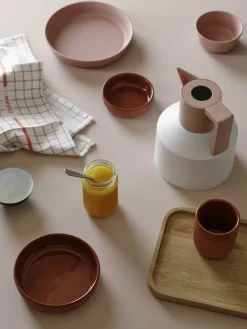 Thermos en plastique blanche et dorée 1L Geo Vacuum - Normann Copenhagen