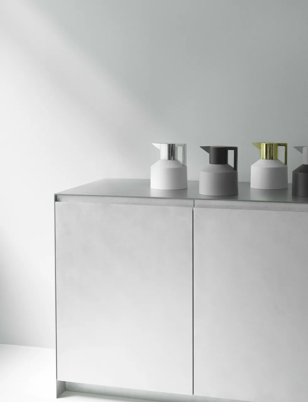 Thermos en plastique blanche et dorée 1L Geo Vacuum - Normann Copenhagen