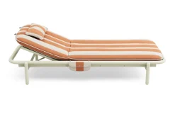 Transat en aluminium beige avec son matelas rayé orange 212x97x39cm Sunbud - Fatboy