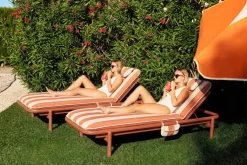 Transat en aluminium orange avec son matelas rayé orange 212x97x39cm Sunbud - Fatboy