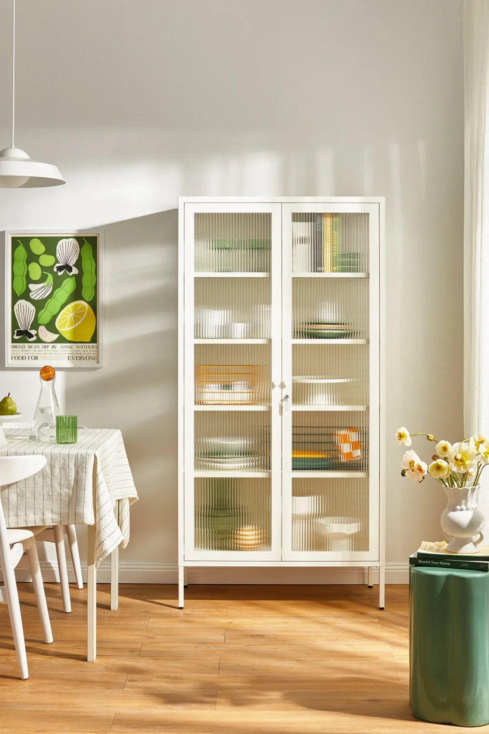 Vaisselier en acier blanc craie et verre cannelé 85x40x170cm The Collector - Mustard Made
