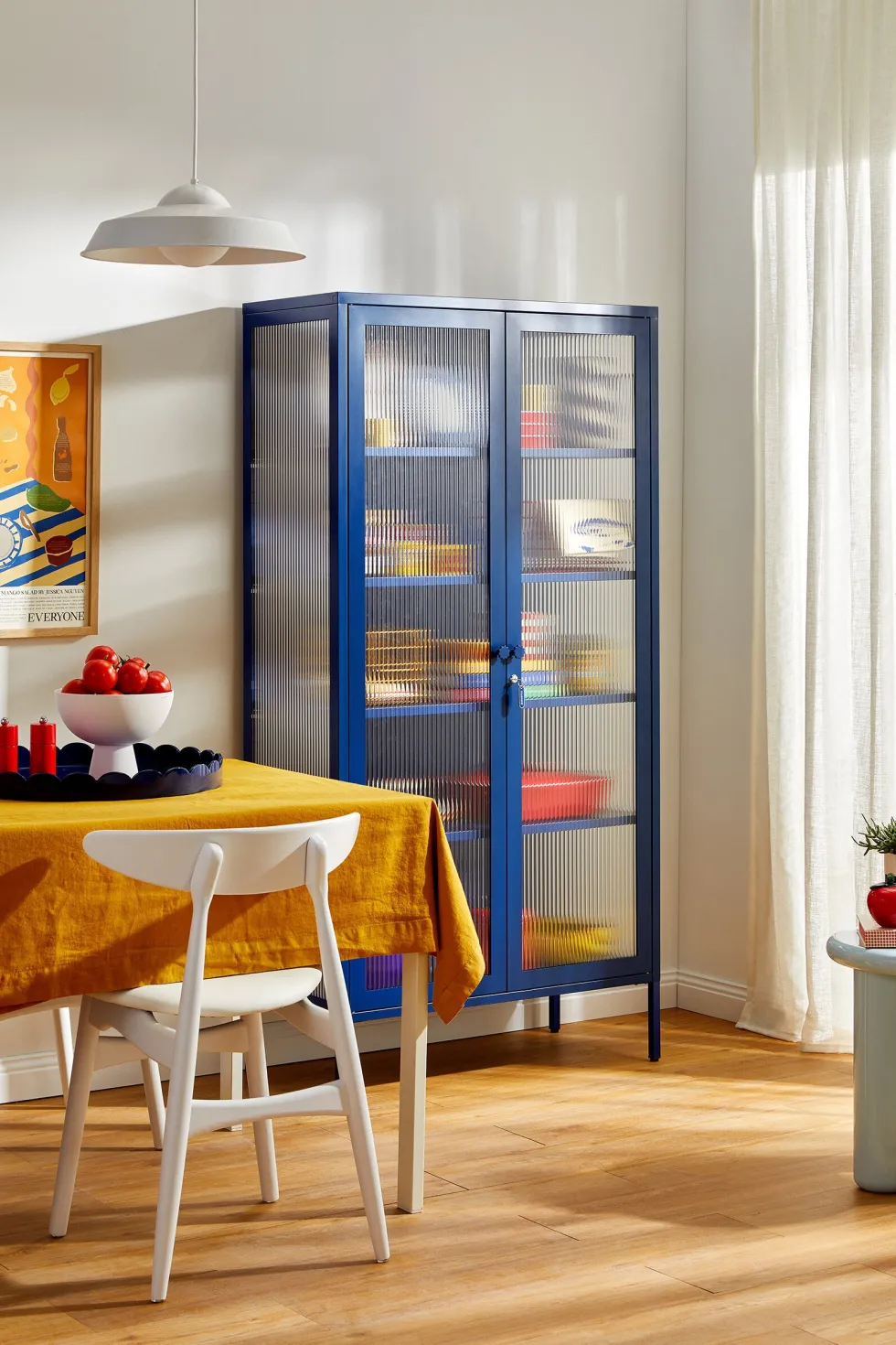 Vaisselier en acier bleu marine et verre cannelé 85x40x170cm The Collector - Mustard Made