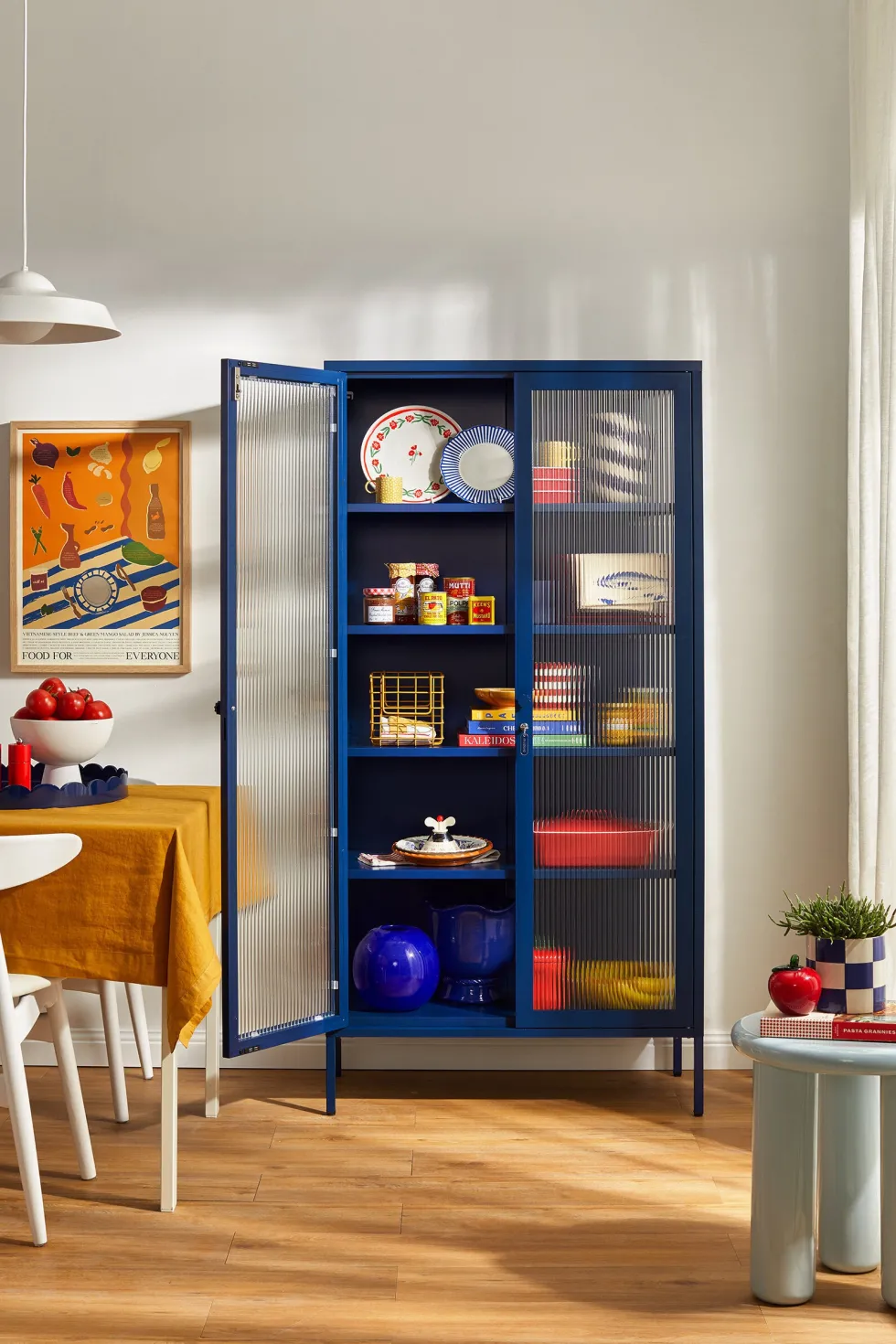 Vaisselier en acier bleu marine et verre cannelé 85x40x170cm The Collector - Mustard Made