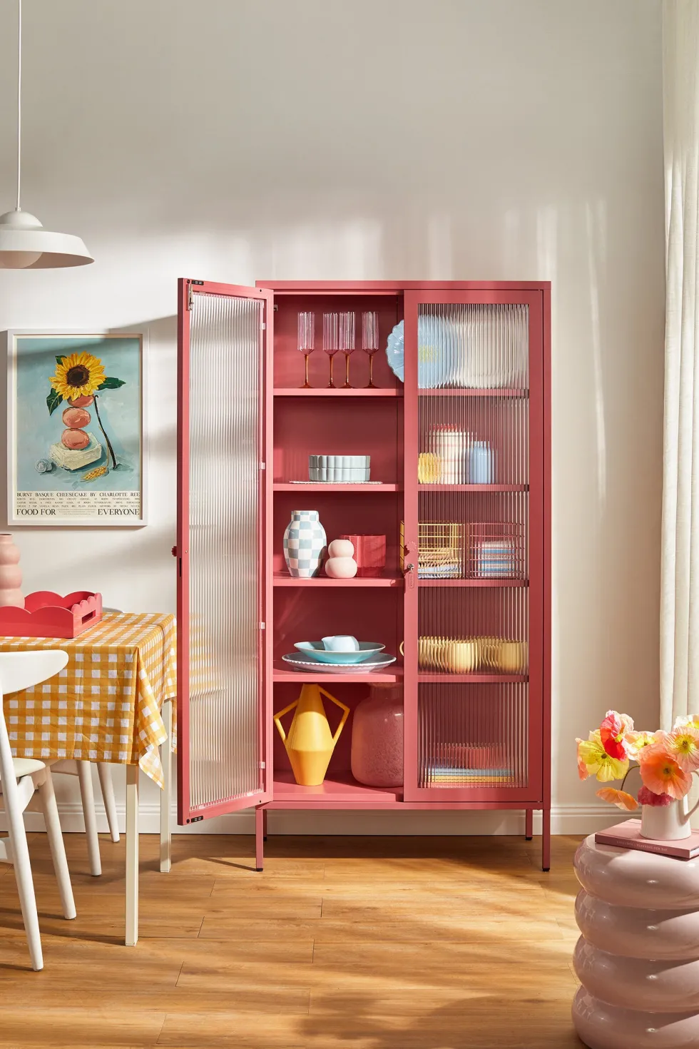 Vaisselier en acier rose baie et verre cannelé 85x40x170cm The Collector - Mustard Made