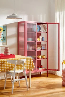 Vaisselier en acier rose baie et verre cannelé 85x40x170cm The Collector - Mustard Made