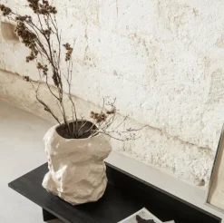 Vase beige en grès Tuck - Ferm Living