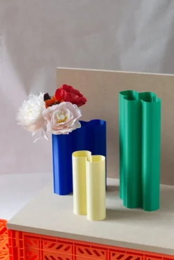 Vase en plastique recyclé bleu 11x6x18cm Alvaro - WARREN ET LAETICIA